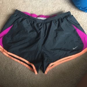 NIKE SHORTS
